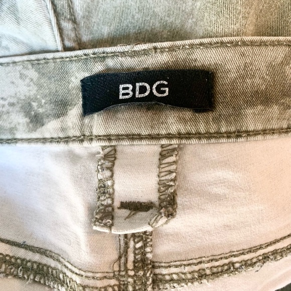 MOVING SALE | Urban Outfitters BDG Women’s Moto-Style Camo Pants, Size 32 - Picture 8 of 9